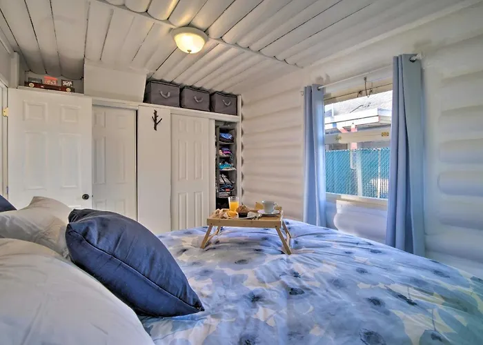 Unique Dog-Friendly Log Cabin Short Walk To Ocean