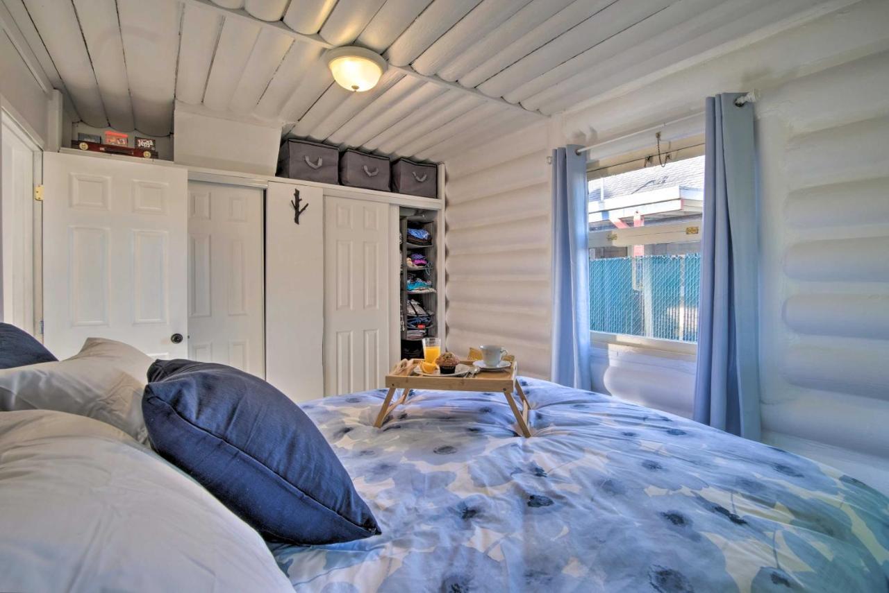 Holiday home Unique Dog-friendly Log Short Walk To Ocean *
